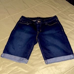 Levi women’s shorts with five pocket style